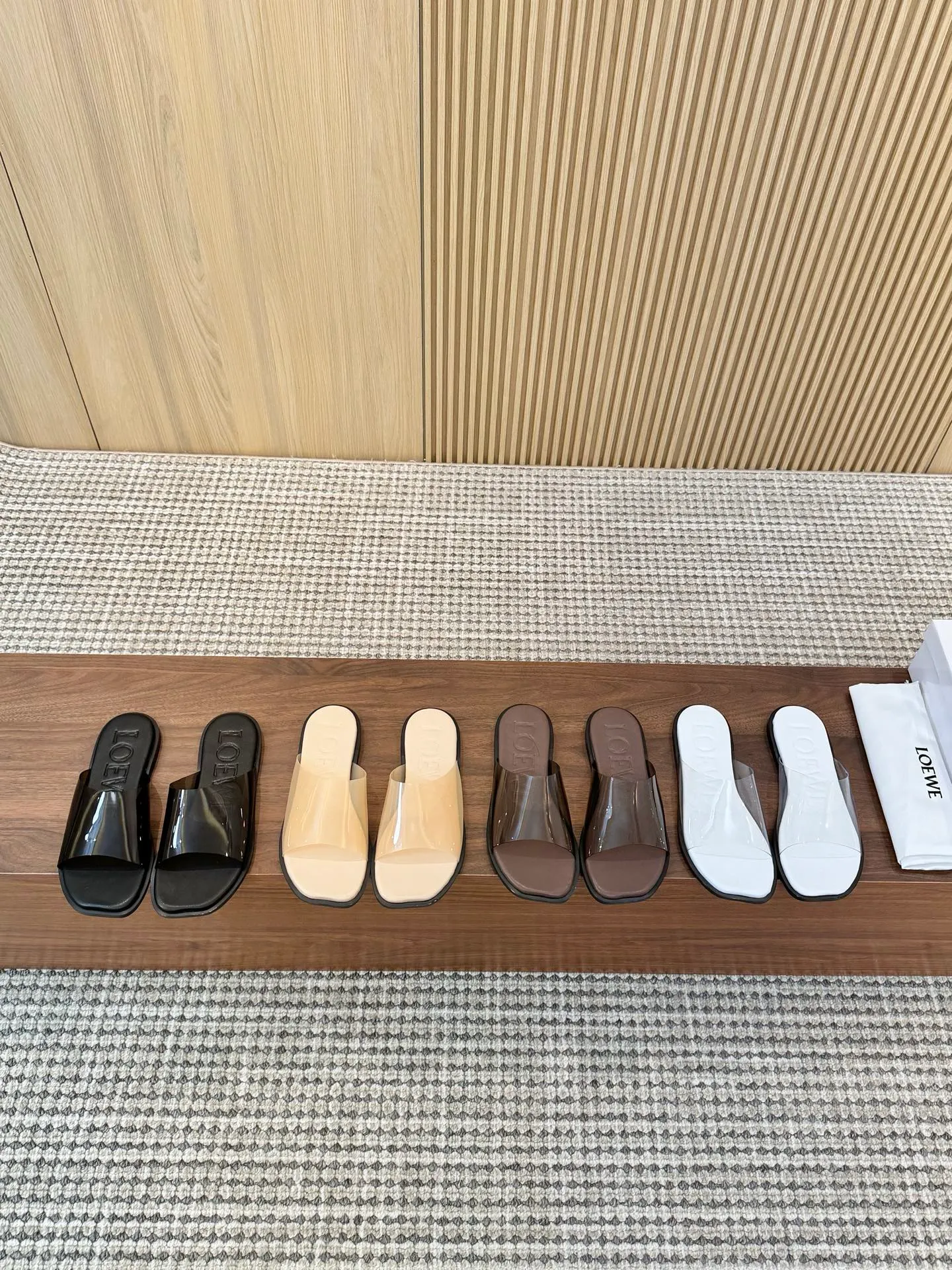 👟👟Ex-factory price 340👟👟 LOEWE 25th season latest style, 4 colors optional, leather sole plus 40